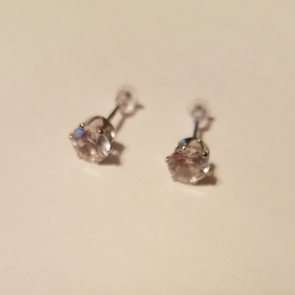 Beautiful Crystal stud earrings!! - Picture 2 of 8